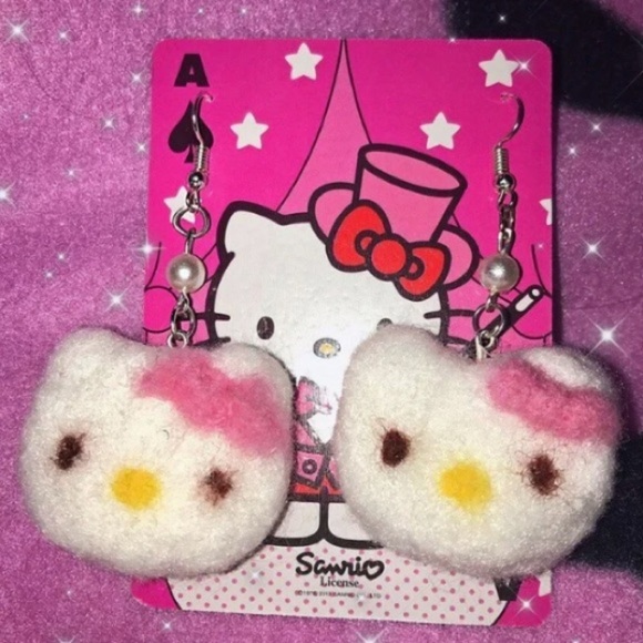 ‼️SALE‼️ CLOUD FACE HELLO KITTY NEEDLE FELTED EARRINGS - Picture 1 of 3